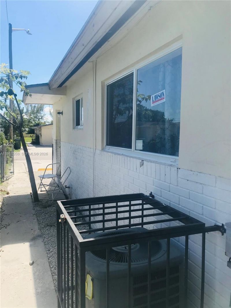 752 NW 3rd Ct, Hallandale Beach, FL 33009 Photo