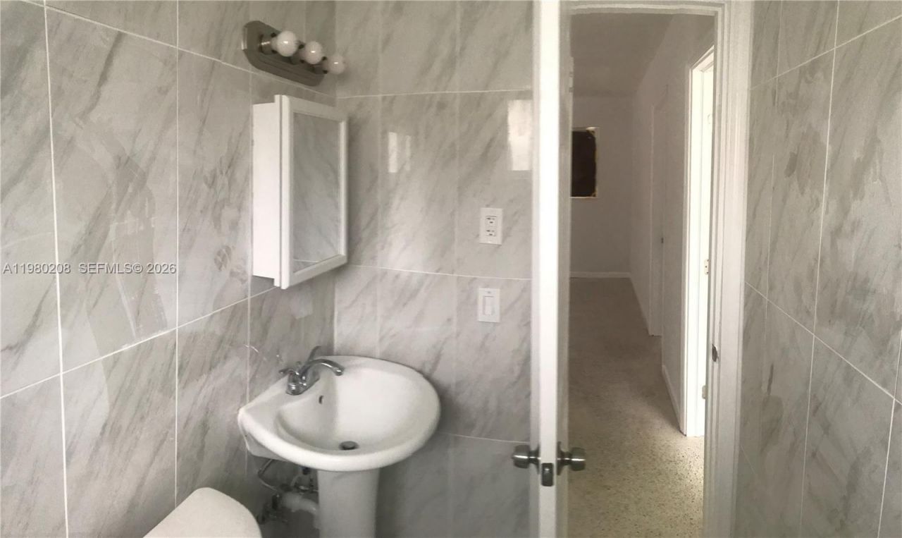 752 NW 3rd Ct, Hallandale Beach, FL 33009 Photo