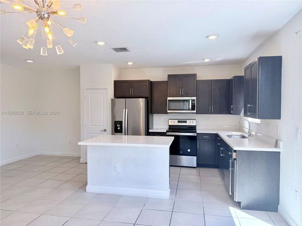 2418 SE 10th Ct , Homestead, FL 33035