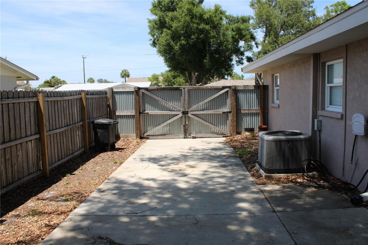 5911 7th Avenue Drive W, Bradenton, FL 34209 Photo