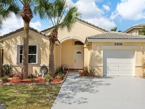 5891 E Grand Duke Circle, Tamarac, FL 33321