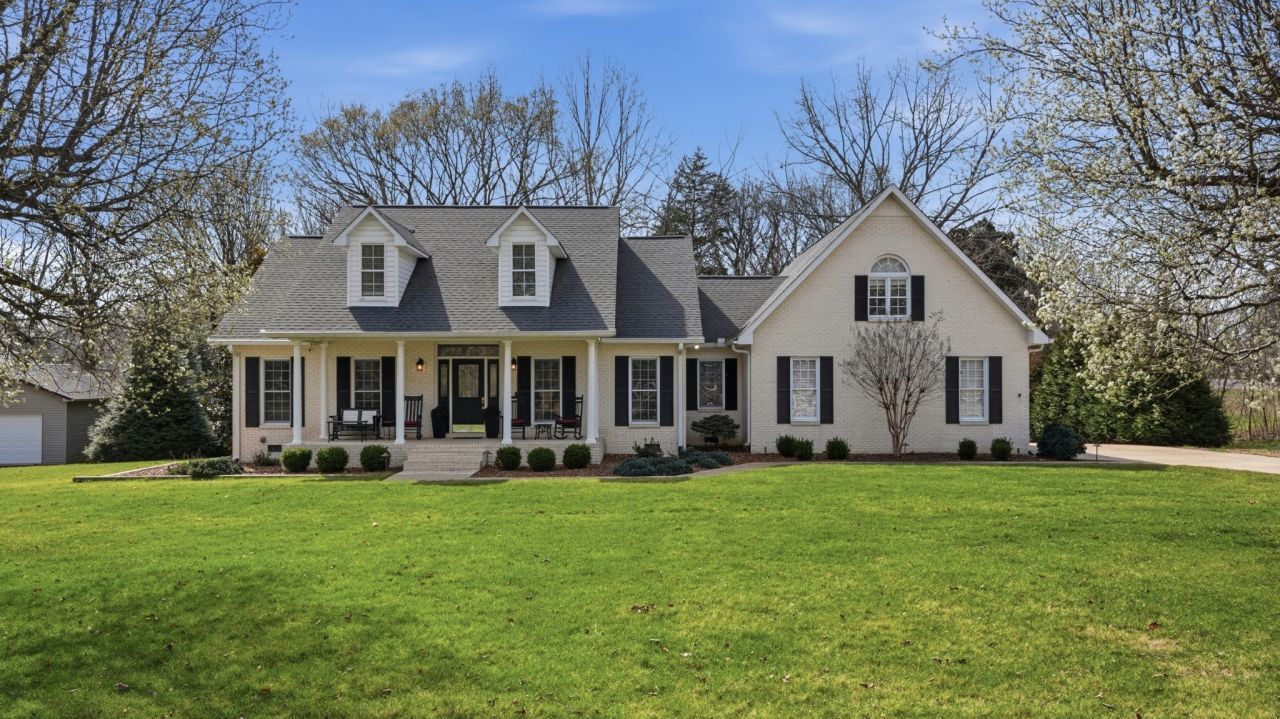 517 Bluff Dr , Winchester, TN 37398 Main Photo