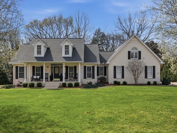 517 Bluff Dr , Winchester, TN 37398