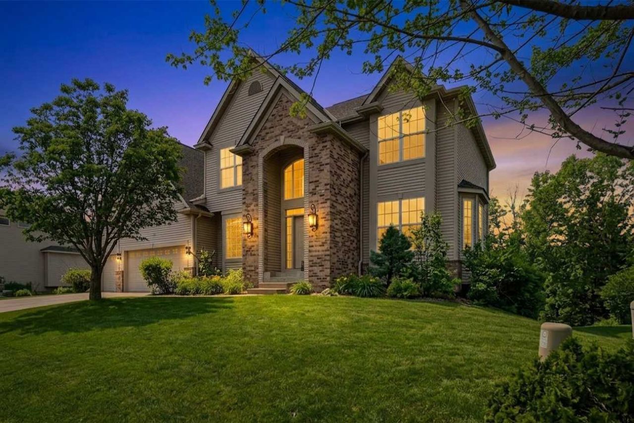 6340 Highland Hills Boulevard S, Cottage Grove, MN 55016 Main Photo