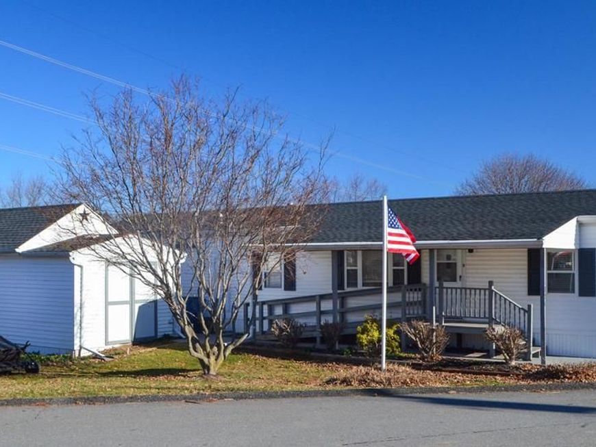 324 Blue Jay Drive, Red Lion, PA 17356 Main Photo