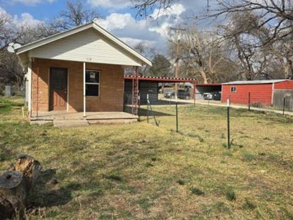 312 N 3rd Street , Clyde, TX 79510