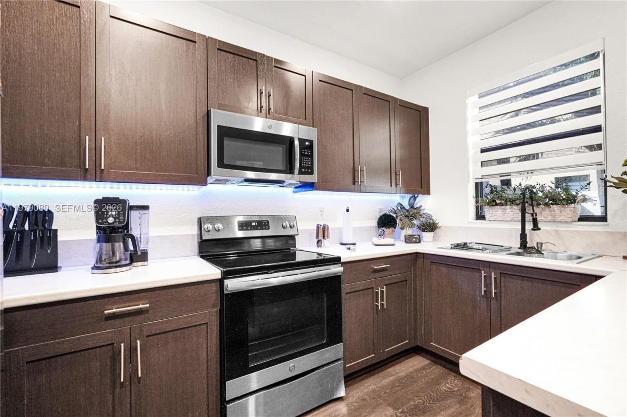 3321 W 105th Pl , Hialeah, FL 33018 Photo