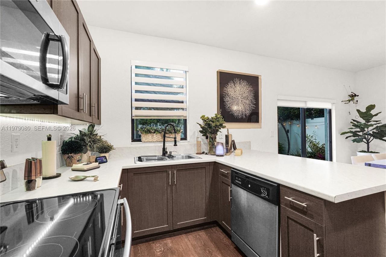 3321 W 105th Pl , Hialeah, FL 33018 Photo