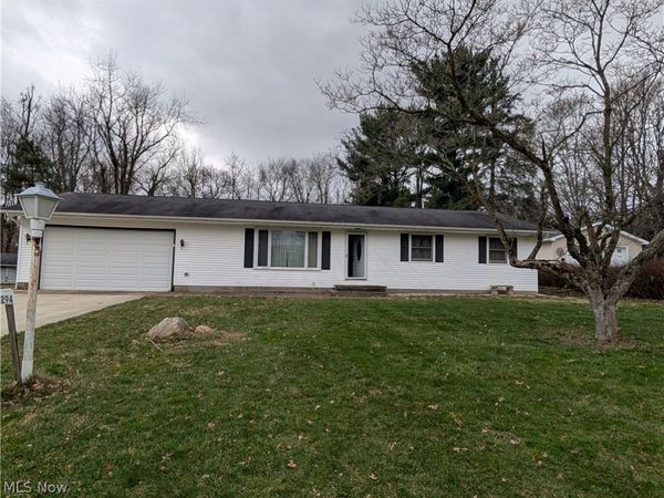 1294 Cherry Lane , Uniontown, OH 44685