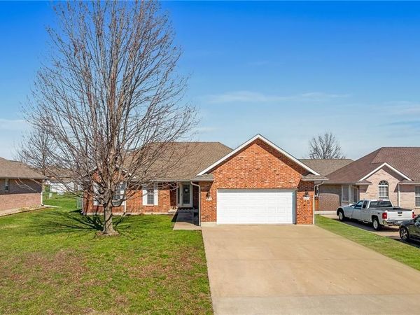 417 E College Street, Odessa, MO 64076