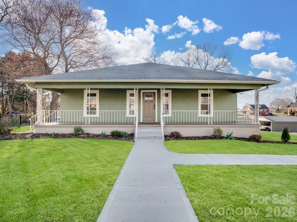 61 27th Street NW, Hickory, NC 28601