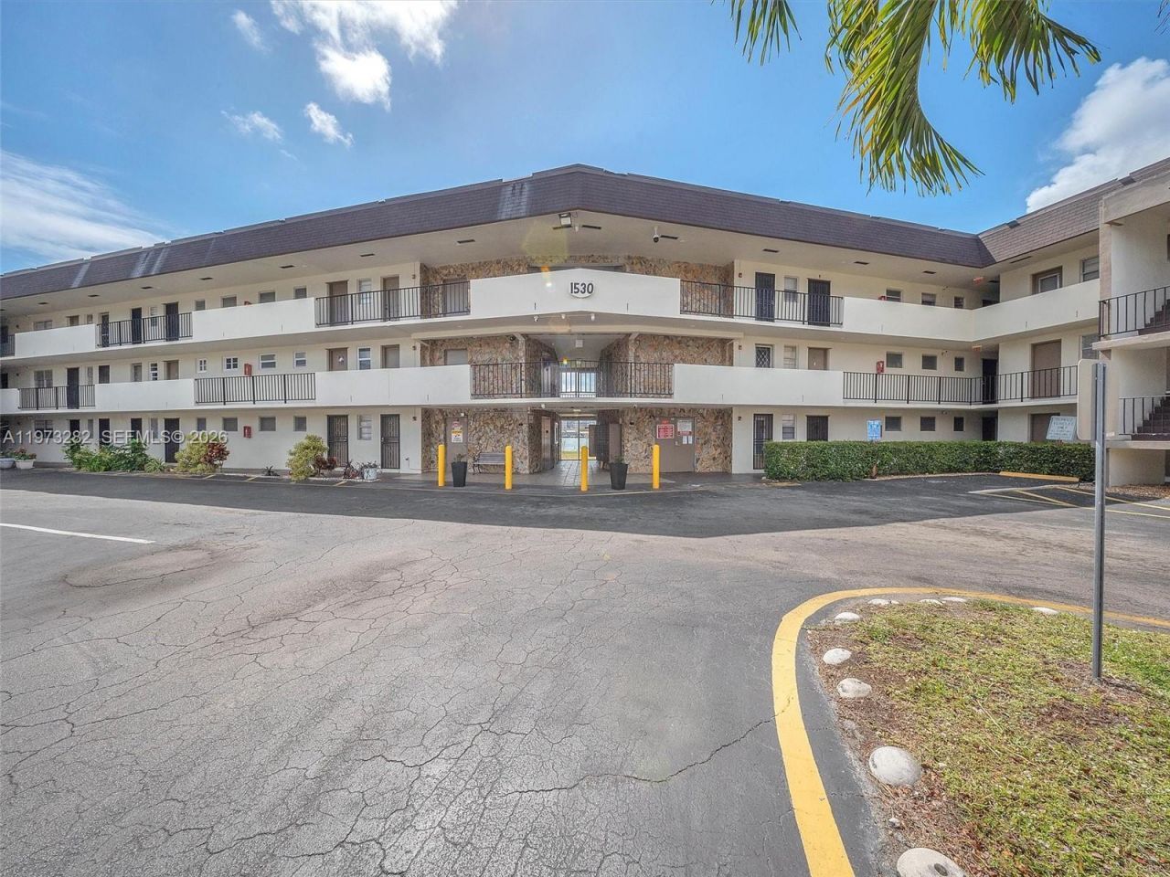1530 NE 191st St , Unit 306, Miami, FL 33179 Photo