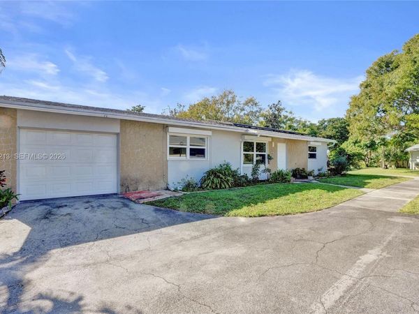 2621 SW Natura Ave , Deerfield Beach, FL 33441