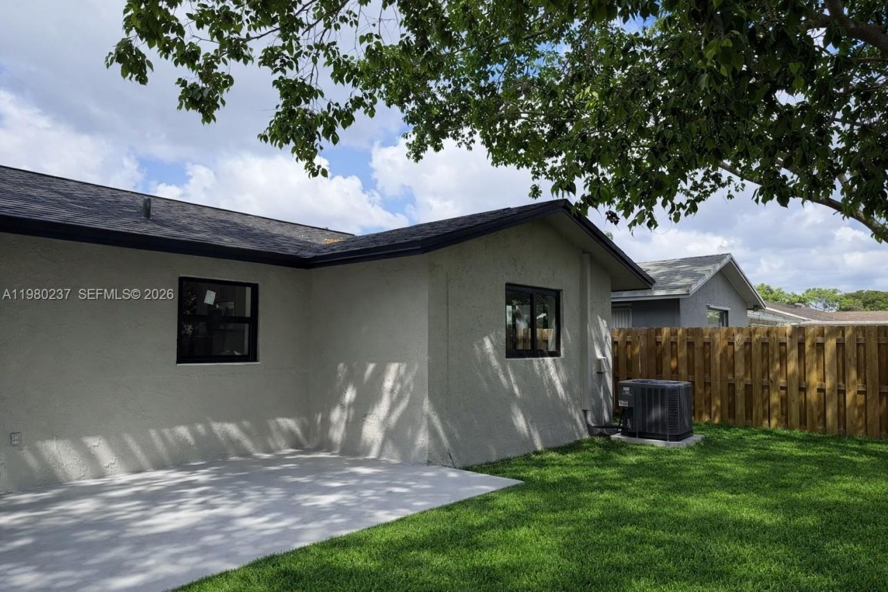 4020 NW 93rd Way , Sunrise, FL 33351 Photo