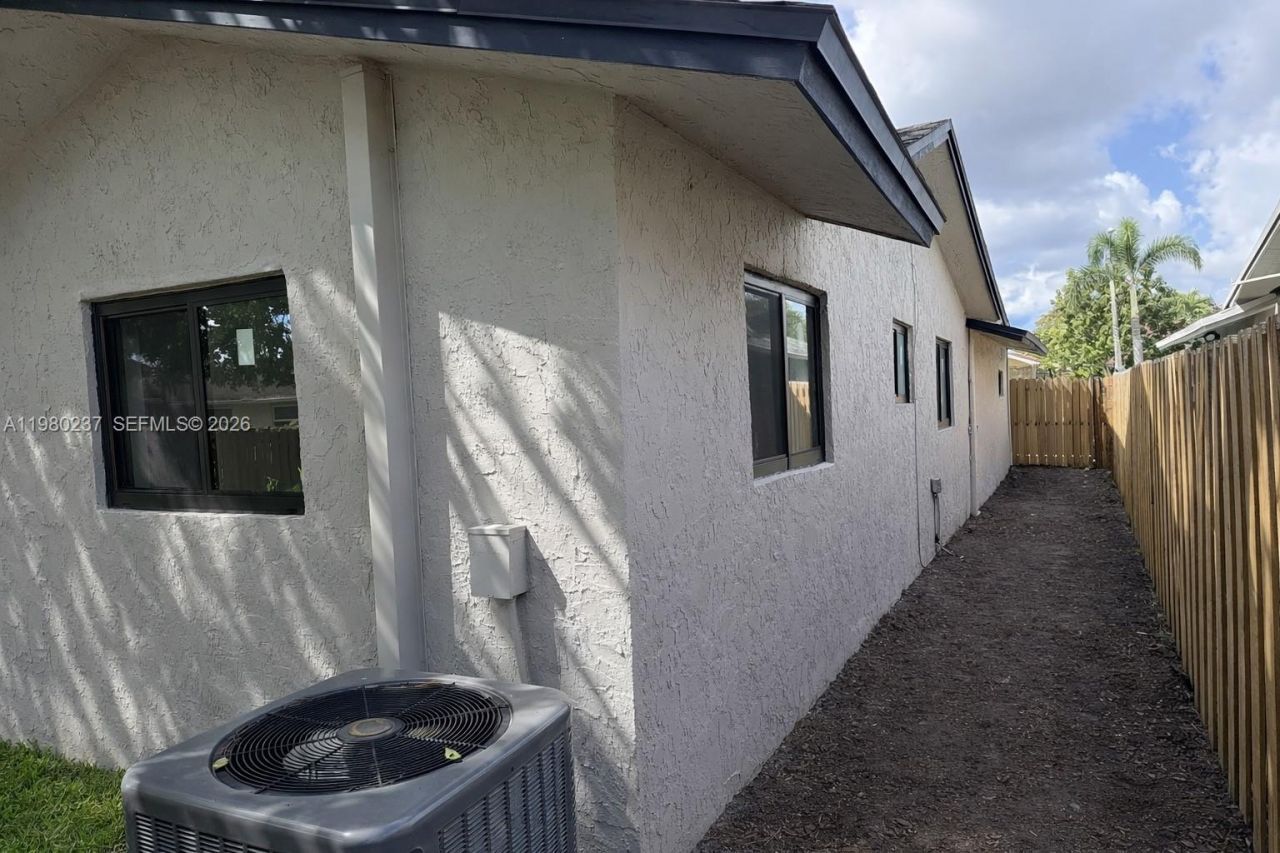 4020 NW 93rd Way , Sunrise, FL 33351 Photo