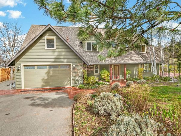 523 Strawberry Lane, Ashland, OR 97520