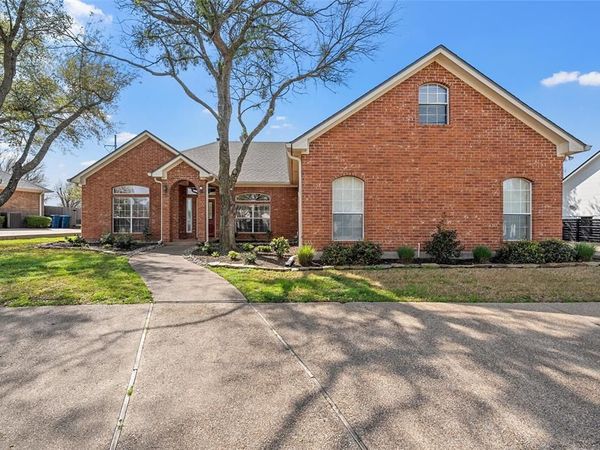 704 Fieldstone Drive, Hewitt, TX 76643