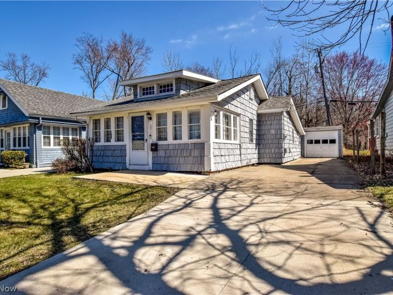 271 E 238 Street, Euclid, OH 44123 Photo 2