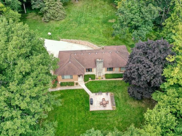 4640 Lake Club CIRCLE, Oconomowoc, WI 53066