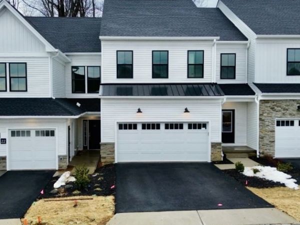 26 Arowana Rd, Randolph, NJ 07869