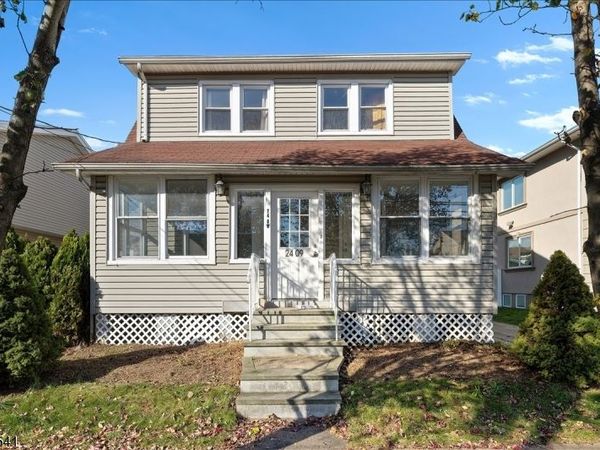 24 Rosalie St, Fair Lawn, NJ 07410