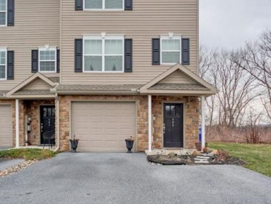 988 Gregs Drive, Harrisburg, PA 17111 Main Photo