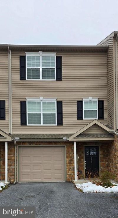 988 Gregs Drive, Harrisburg, PA 17111 Main Photo