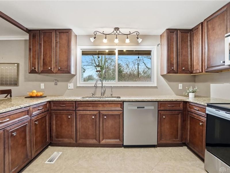 2433 E Rahn Road, Kettering, OH 45440 Photo 13