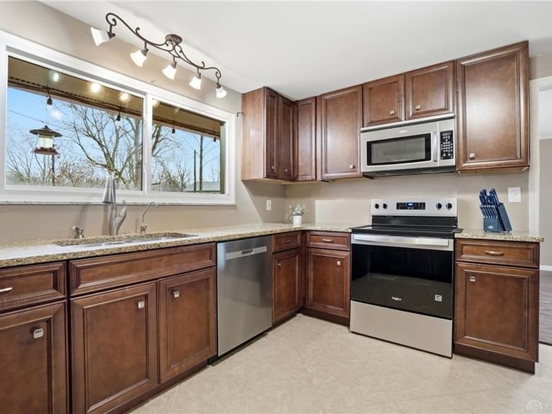 2433 E Rahn Road, Kettering, OH 45440 Photo 14