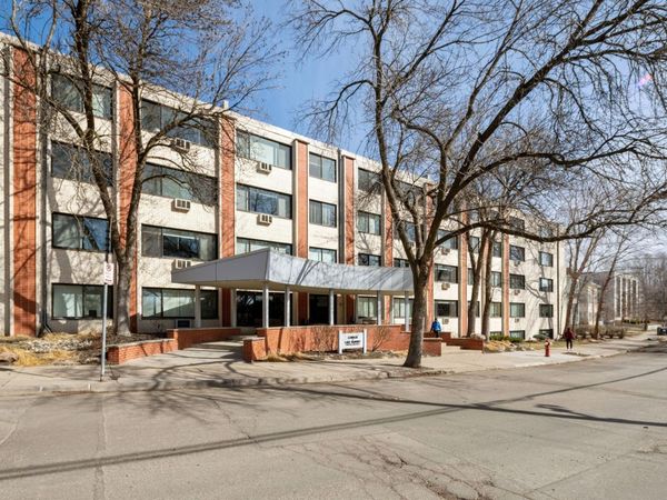 2700 W 44th Street, Unit 302, Minneapolis, MN 55410