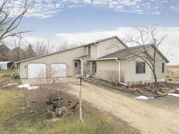 3182 Iowa Highway 24 , Lawler, IA 52154