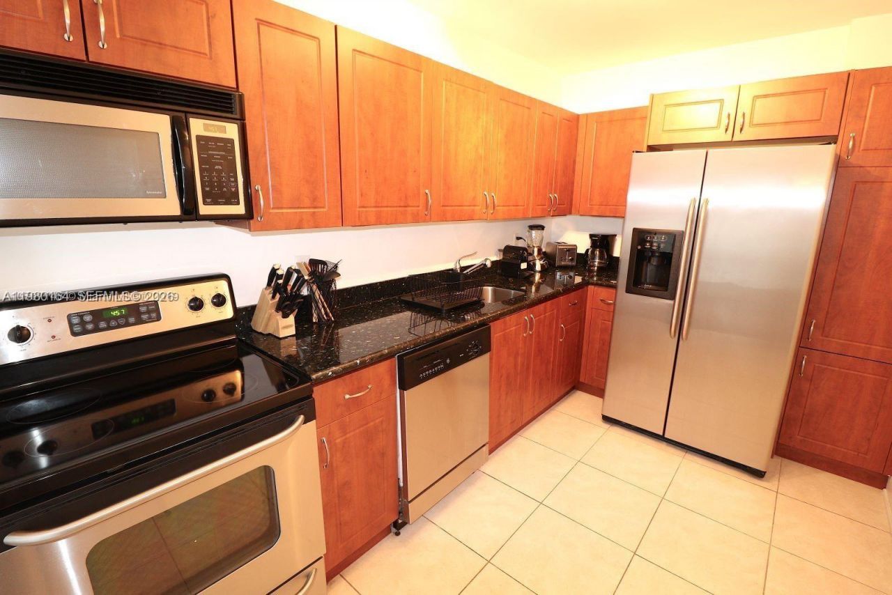 401 69th St , Unit 404, Miami Beach, FL 33141 Photo