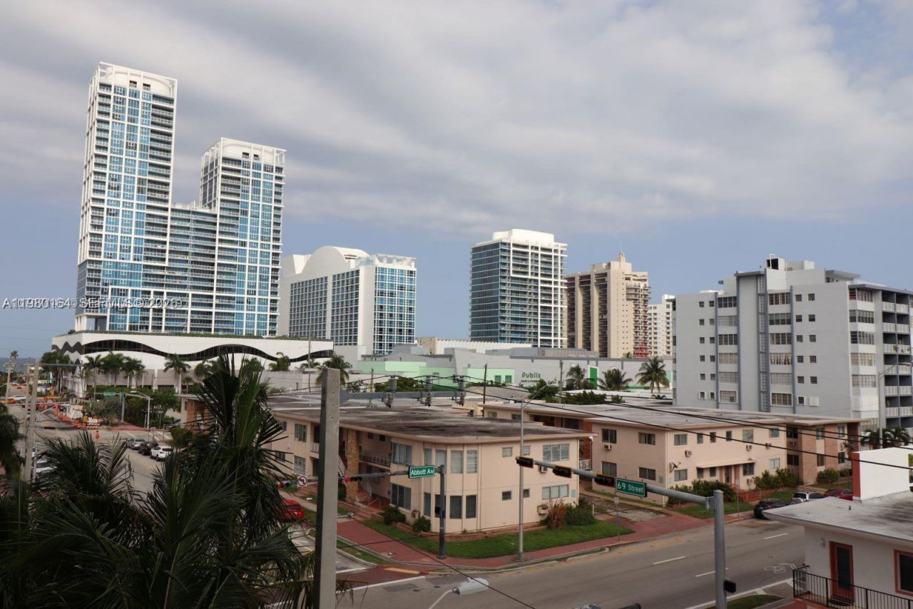 401 69th St , Unit 404, Miami Beach, FL 33141 Photo