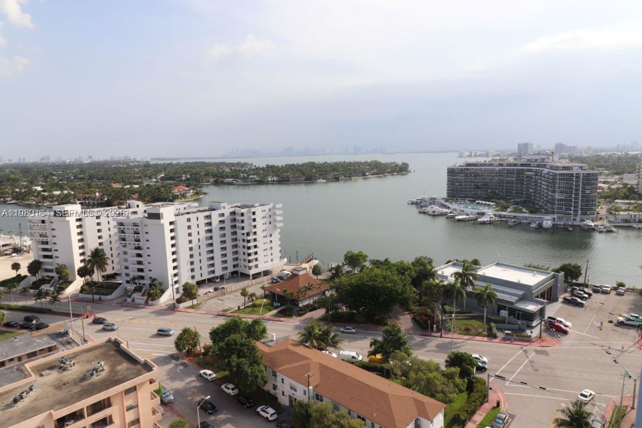 401 69th St , Unit 404, Miami Beach, FL 33141 Photo