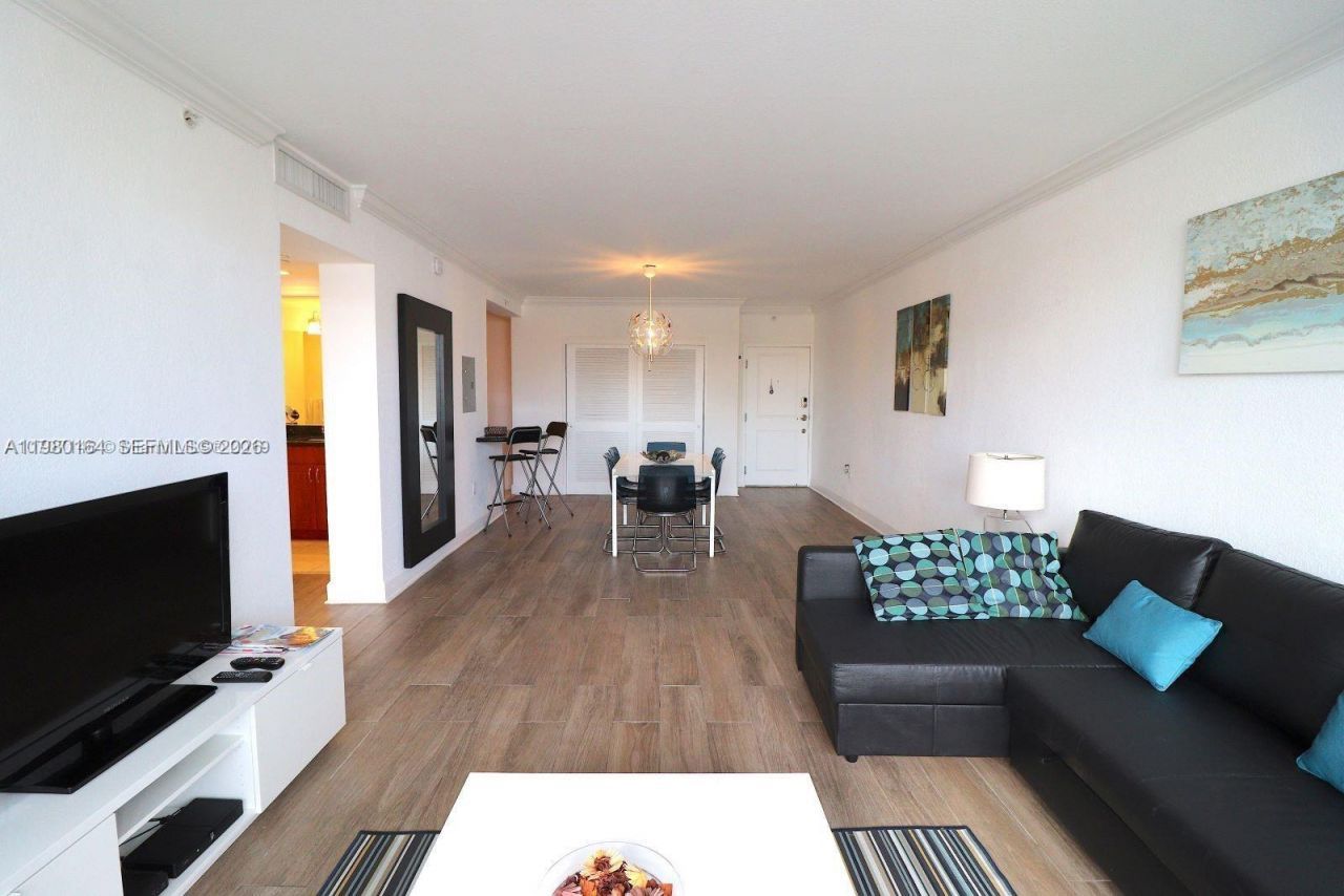 401 69th St , Unit 404, Miami Beach, FL 33141 Photo