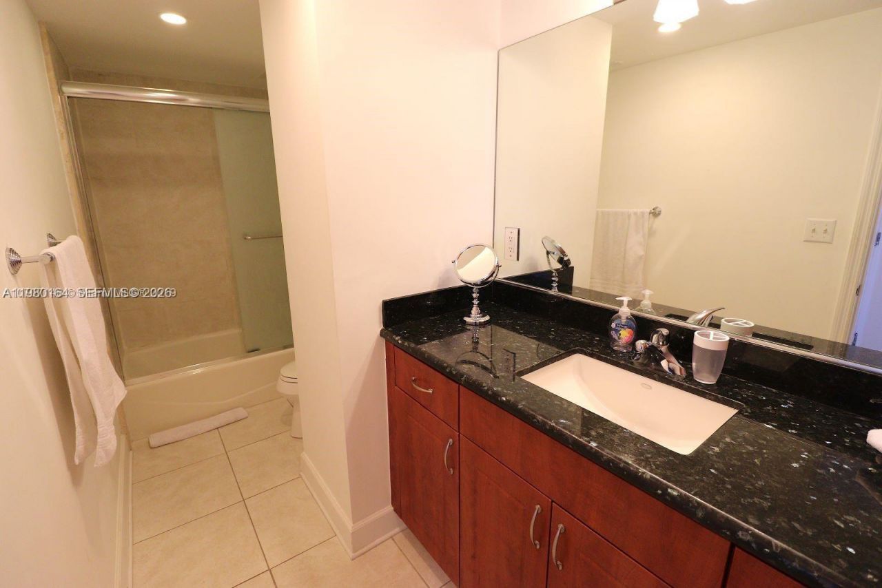401 69th St , Unit 404, Miami Beach, FL 33141 Photo
