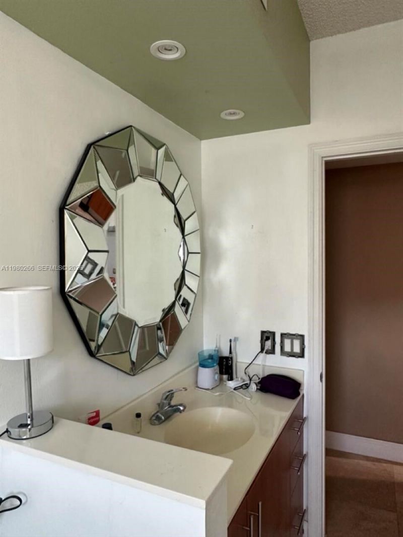 17100 N Bay Rd, Unit 1904, Sunny Isles Beach, FL 33160 Photo