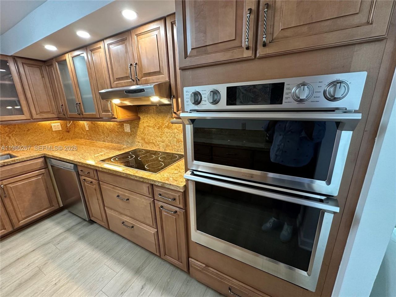 6039 Collins Ave , Unit 1136, Miami Beach, FL 33140 Photo