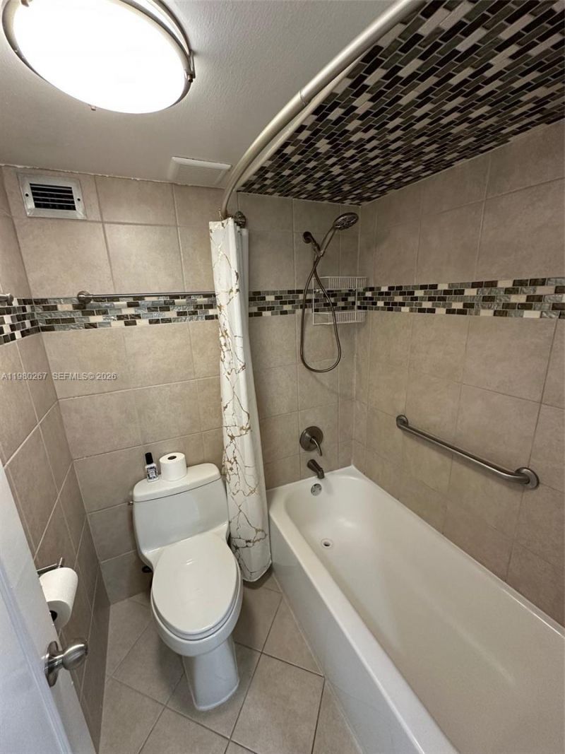 6039 Collins Ave , Unit 1136, Miami Beach, FL 33140 Photo