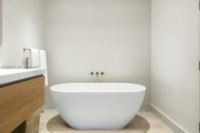 100 S Pointe Dr, Unit 1701, Miami Beach, FL 33139 Photo