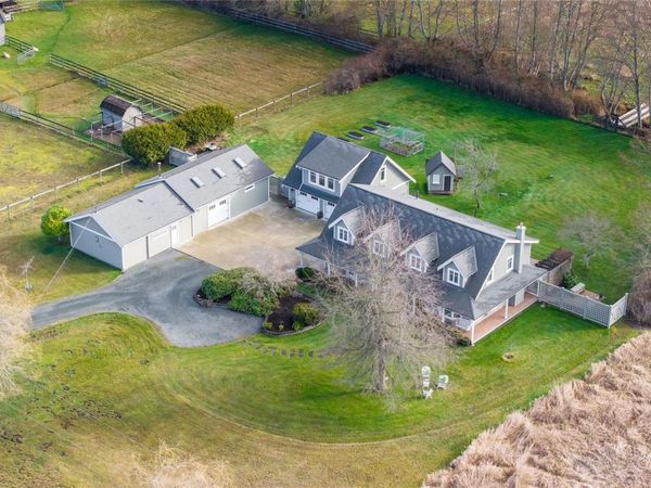 766 Hemsworth Rd, Qualicum Beach, BC V9K 1R1