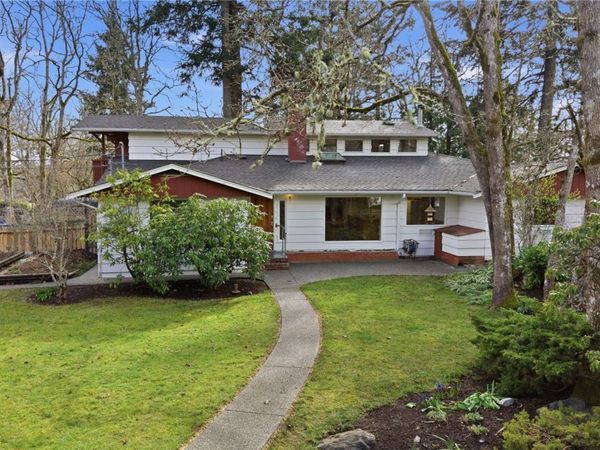 350 Benjamin Rd , Saanich, BC V8Z 4W1