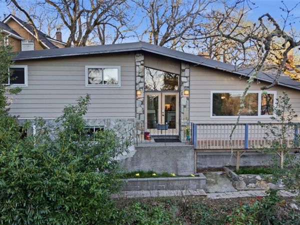 3379 Connorton Lane , Saanich, BC V8P 3K2