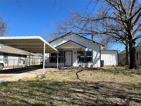 825 Texas Street , Graham, TX 76450