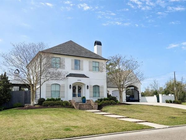 2006 Barbe St Street, Lake Charles, LA 70601