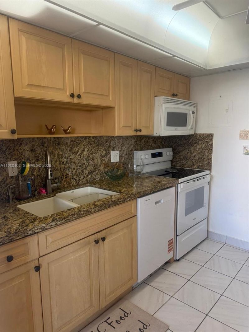 3113 S Ocean Dr , Unit 701, Hallandale Beach, FL 33009 Photo