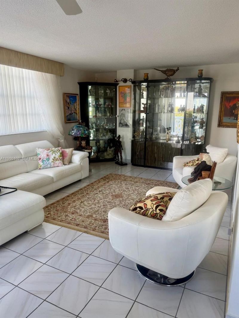 3113 S Ocean Dr , Unit 701, Hallandale Beach, FL 33009 Photo