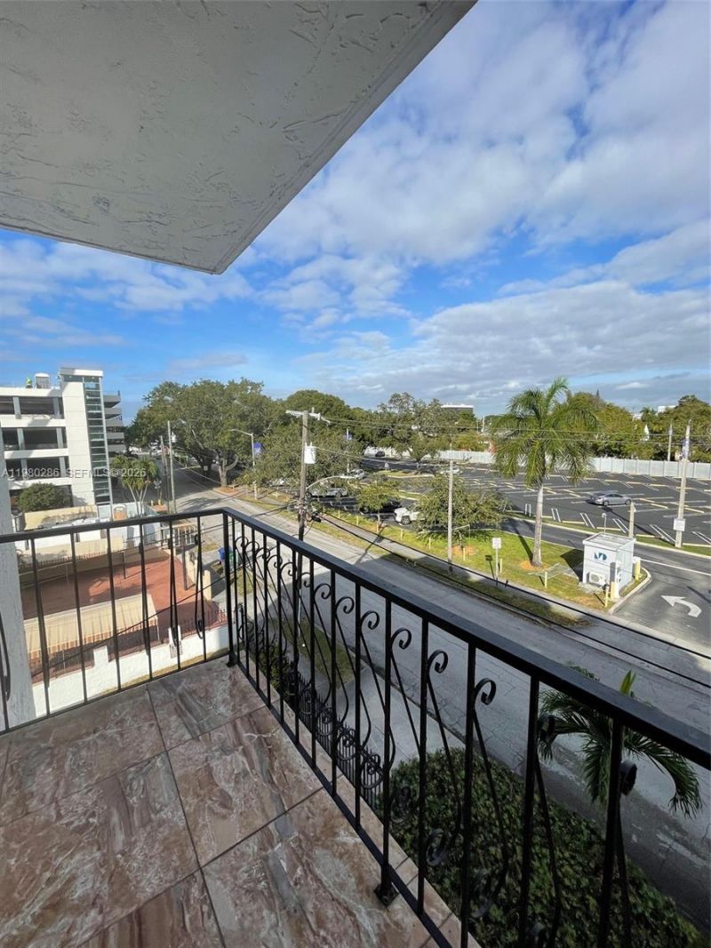 2500 SW 6th St, Unit 404, Miami, FL 33135 Photo