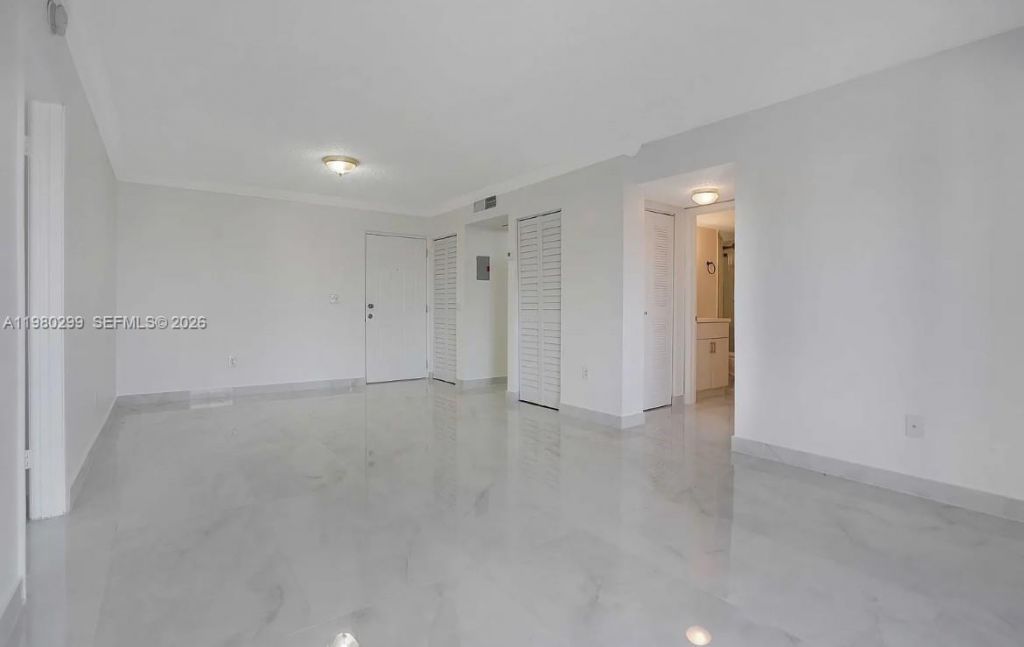 8260 SW 210th St , Unit 302, Cutler Bay, FL 33189 Photo