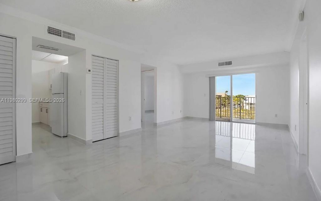 8260 SW 210th St , Unit 302, Cutler Bay, FL 33189 Photo